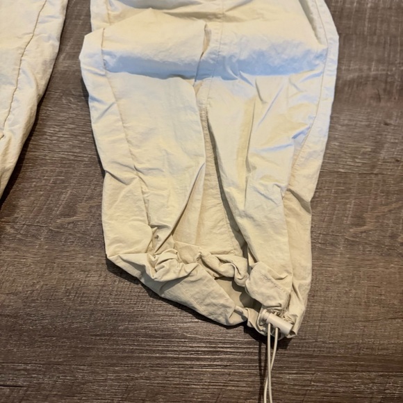 Wilo Cream Parachute Windbreaker Active Cargo Jogger Pants - Picture 2 of 6